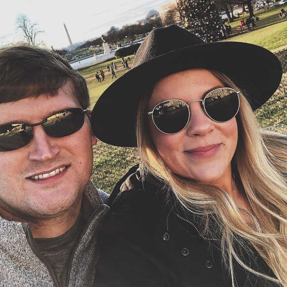 Meet your Posher, Stephanie ✌🏼 - Picture 3 of 3